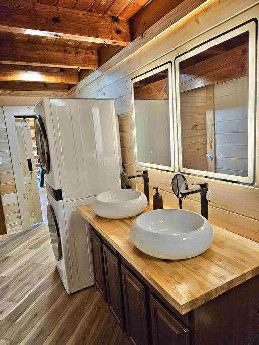 Modern Lake Side Nest• Hotub Fenced Yard King Beds Сев'єрвілл Екстер'єр фото