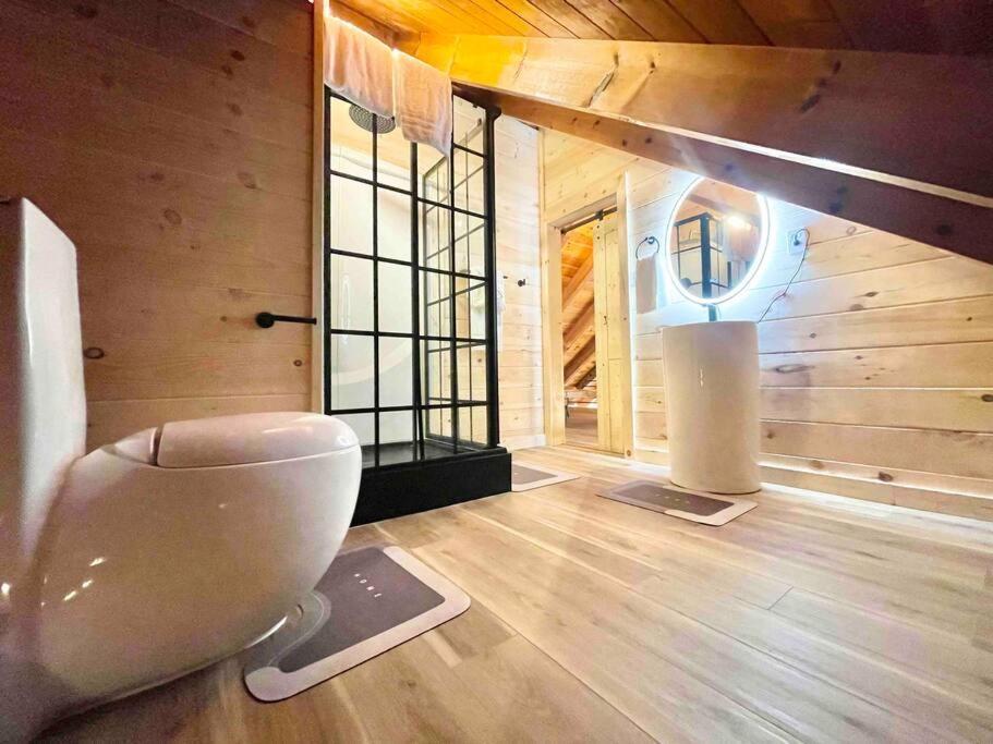 Modern Lake Side Nest• Hotub Fenced Yard King Beds Сев'єрвілл Екстер'єр фото