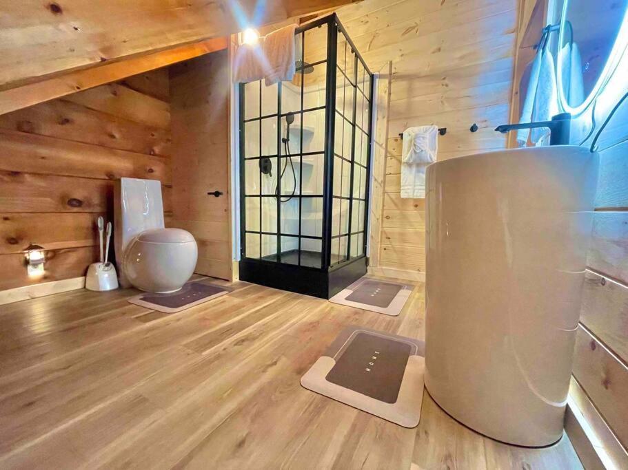 Modern Lake Side Nest• Hotub Fenced Yard King Beds Сев'єрвілл Екстер'єр фото